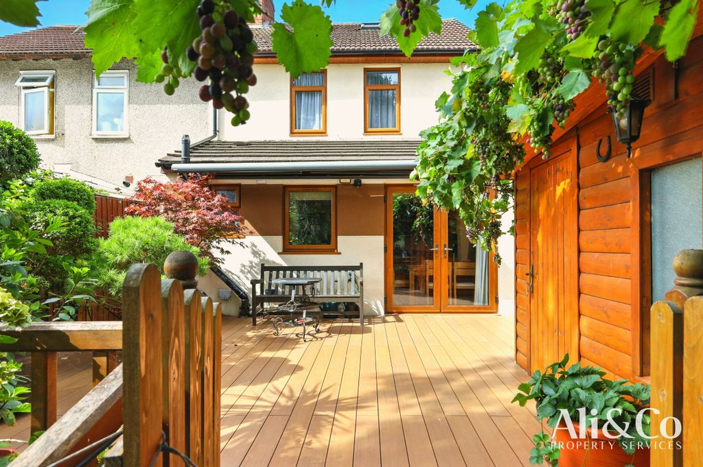 Property photo 2 of 39