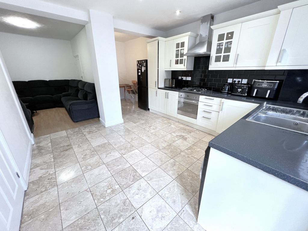 Property photo 3 of 18 Photo 5