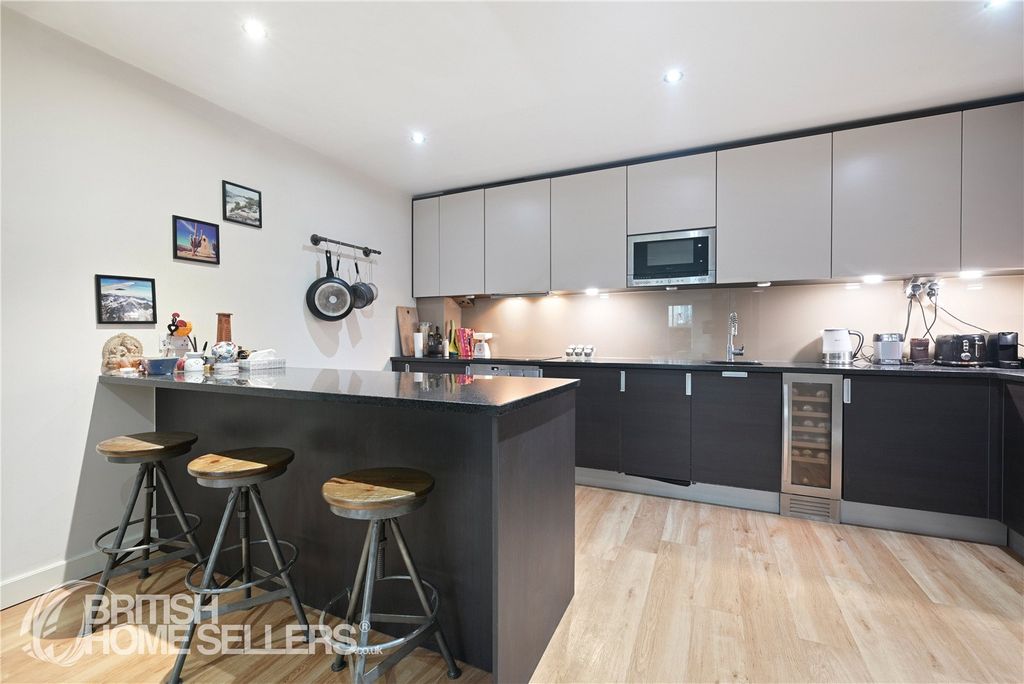 Property photo 3 of 15 Picture No. 17