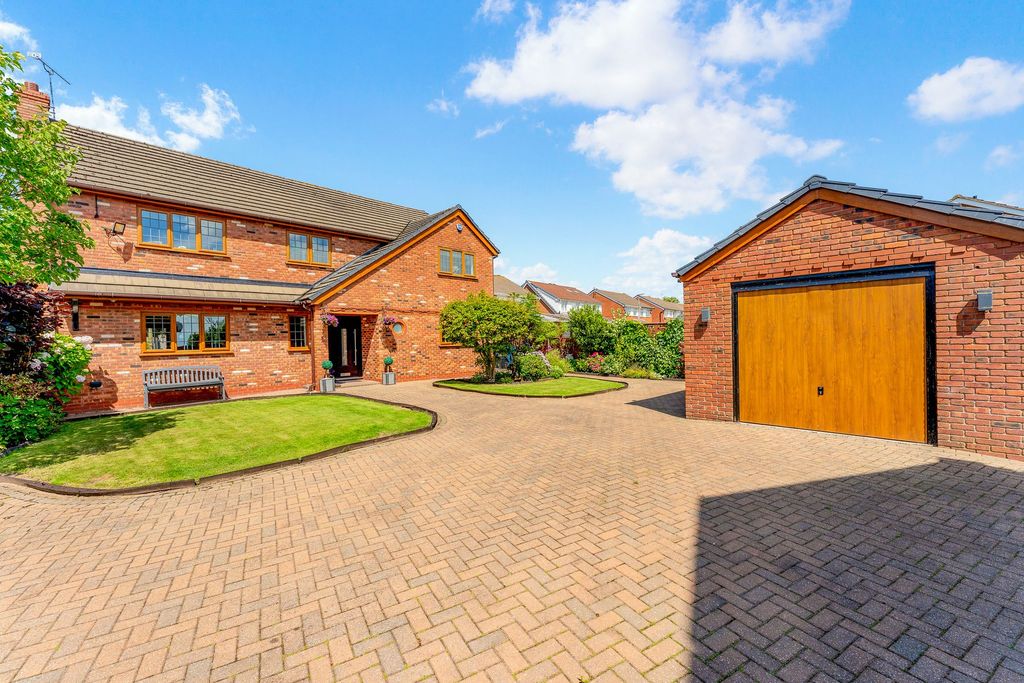 Property photo 1 of 51