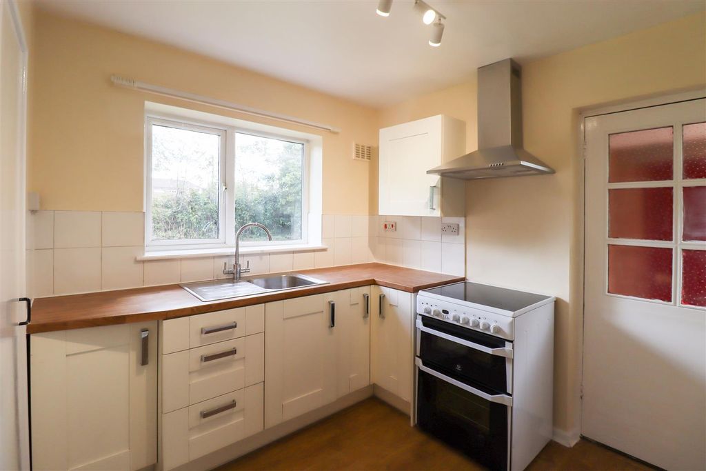 Property photo 2 of 14 Kitchen 3.Jpg