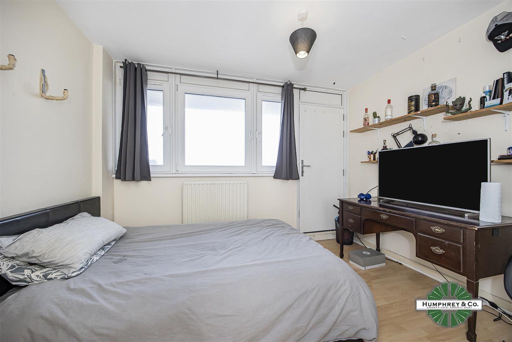 Property photo 3 of 13 Flat 84, Granard House, Bradstock Road -001.Jpg