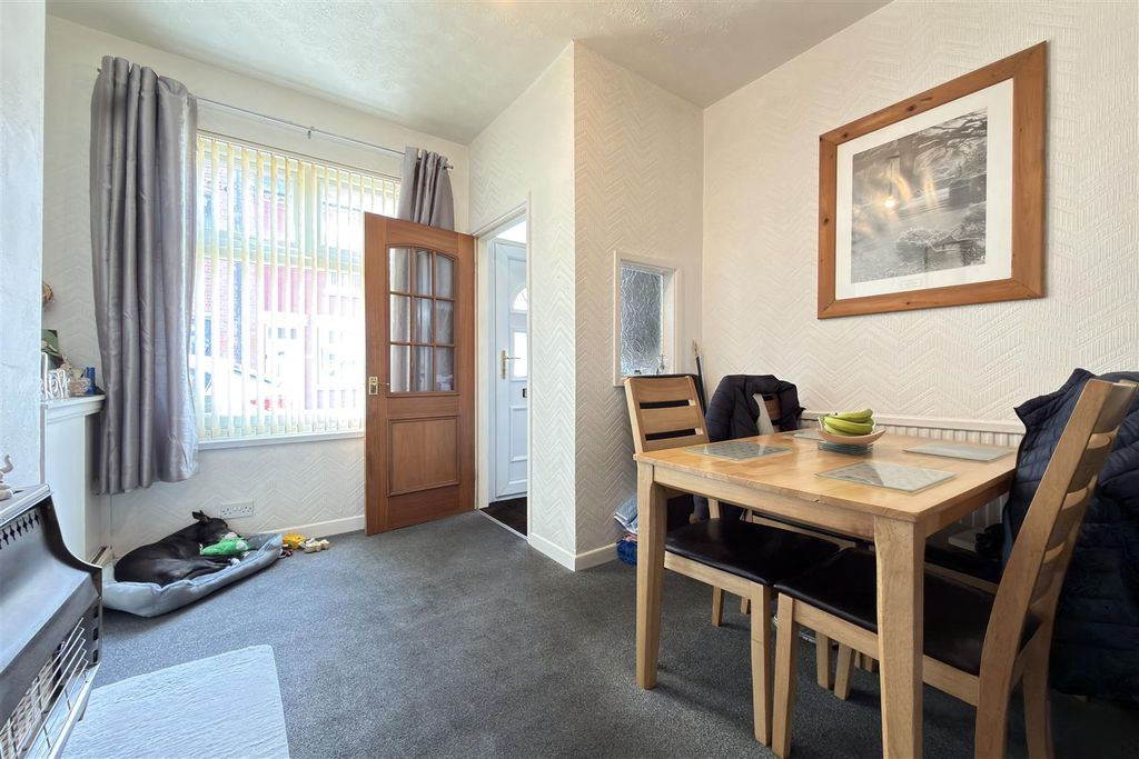 Property photo 1 of 16 Open Plan Dining Room & Sitting Area