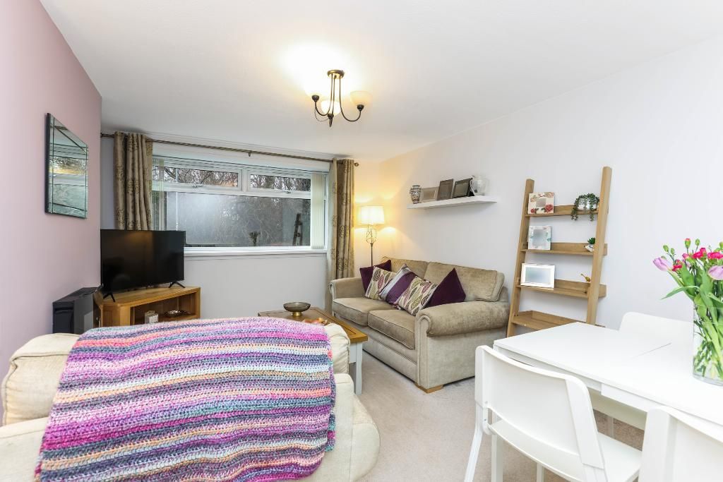 Property photo 2 of 20 Livingroom