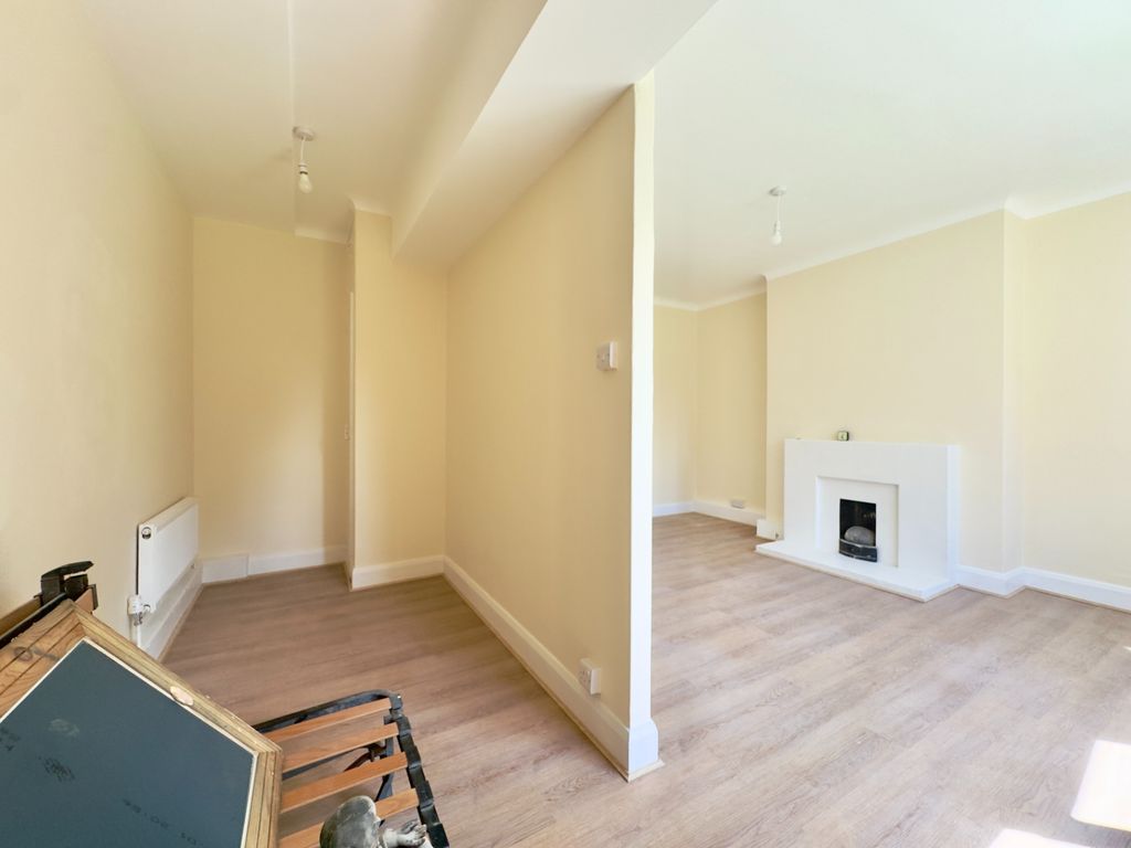 Property photo 3 of 9 Photo 8