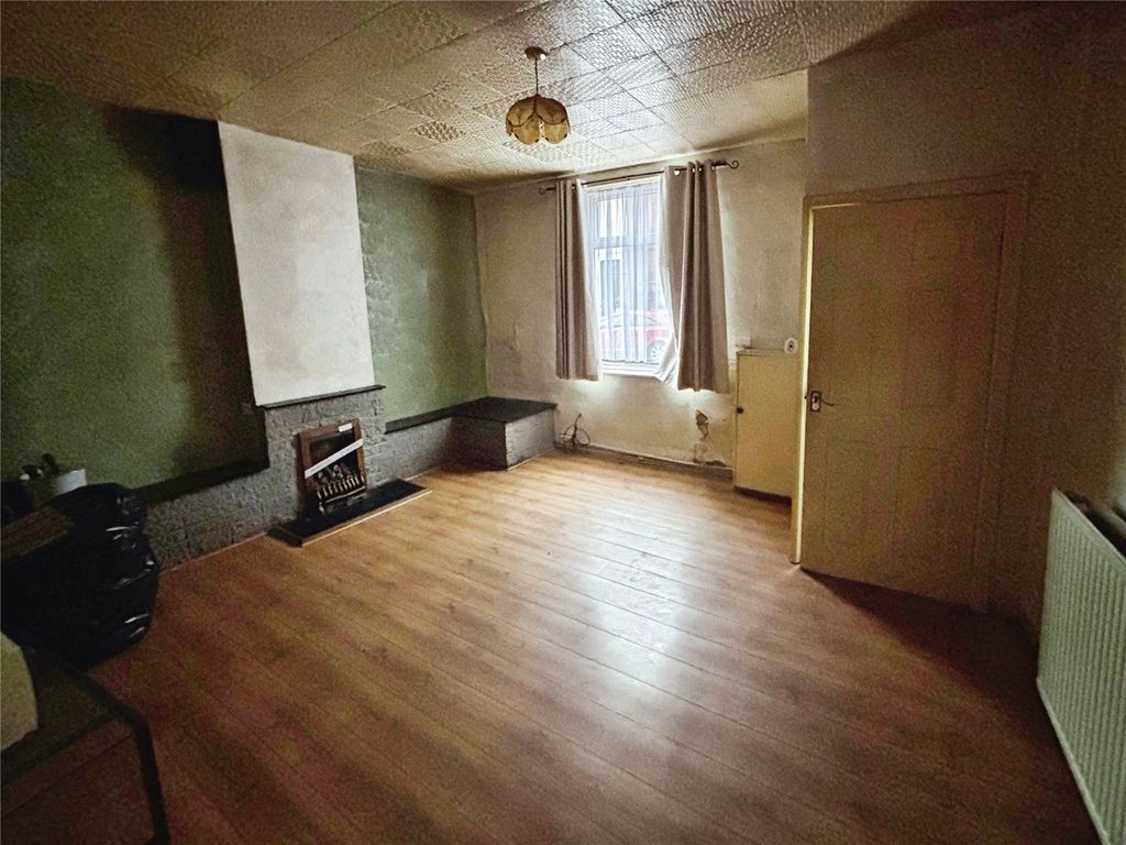 Property photo 2 of 6 Living Room