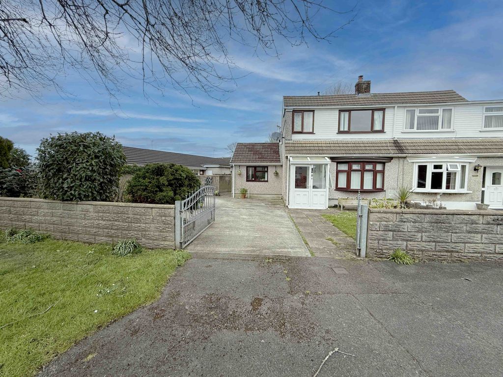 Property photo 1 of 16 3 Bedroom Semi Detached For Sale On Glan Morfa, Gowerton