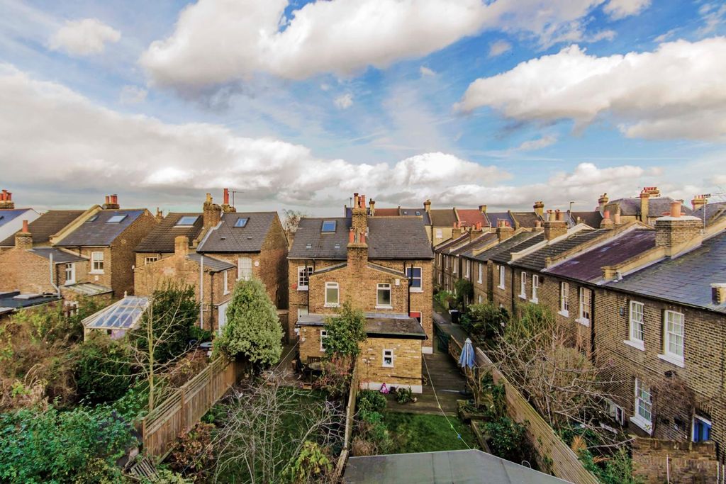 Property photo 3 of 9 Brading View.Jpg