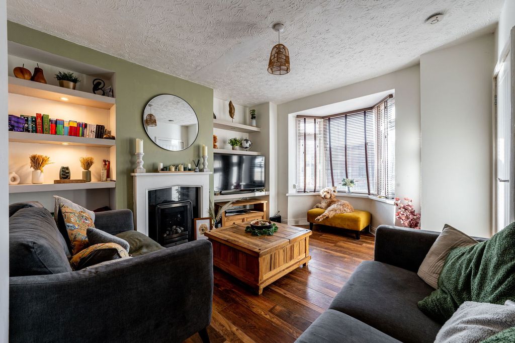 Property photo 2 of 20