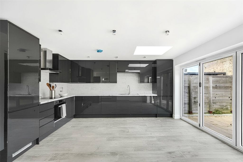 Property photo 3 of 14 Picture No. 22