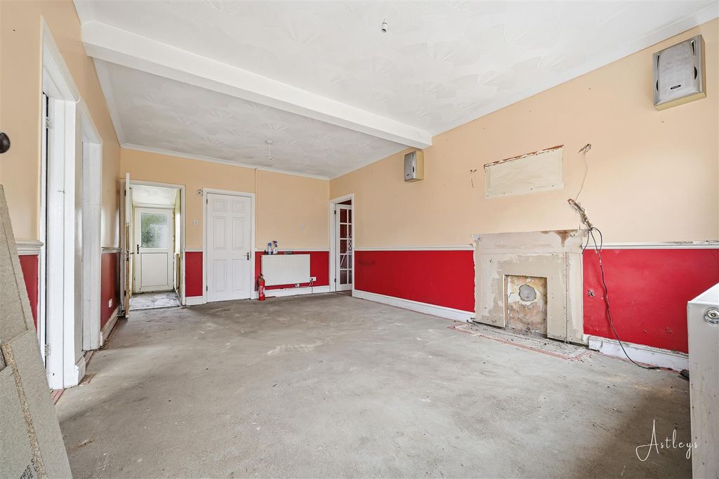 Property photo 3 of 15 Living Room