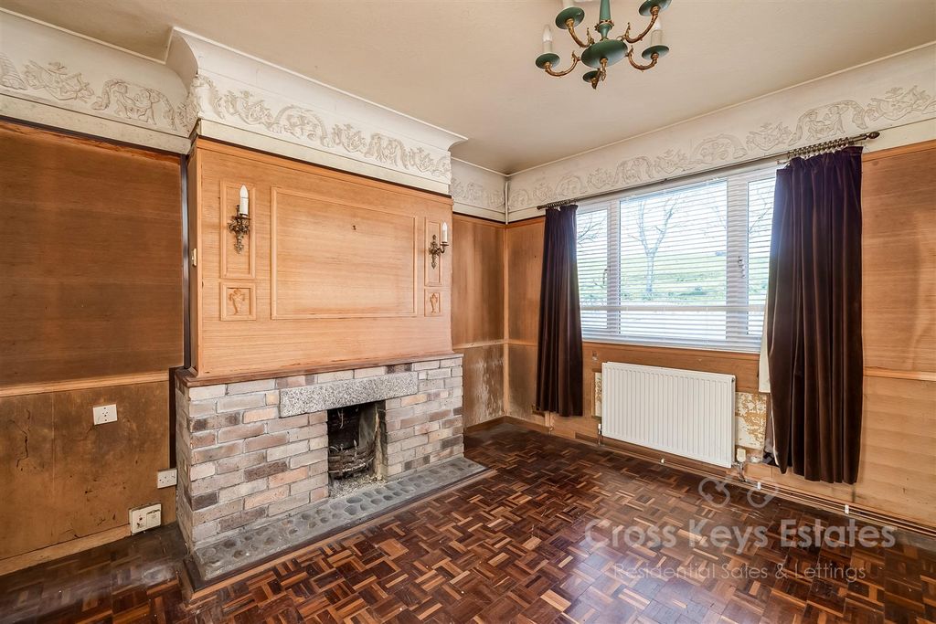 Property photo 2 of 32 Sitting Room