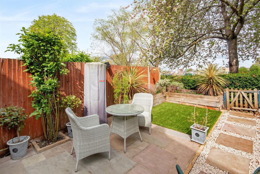Property photo 3 of 12