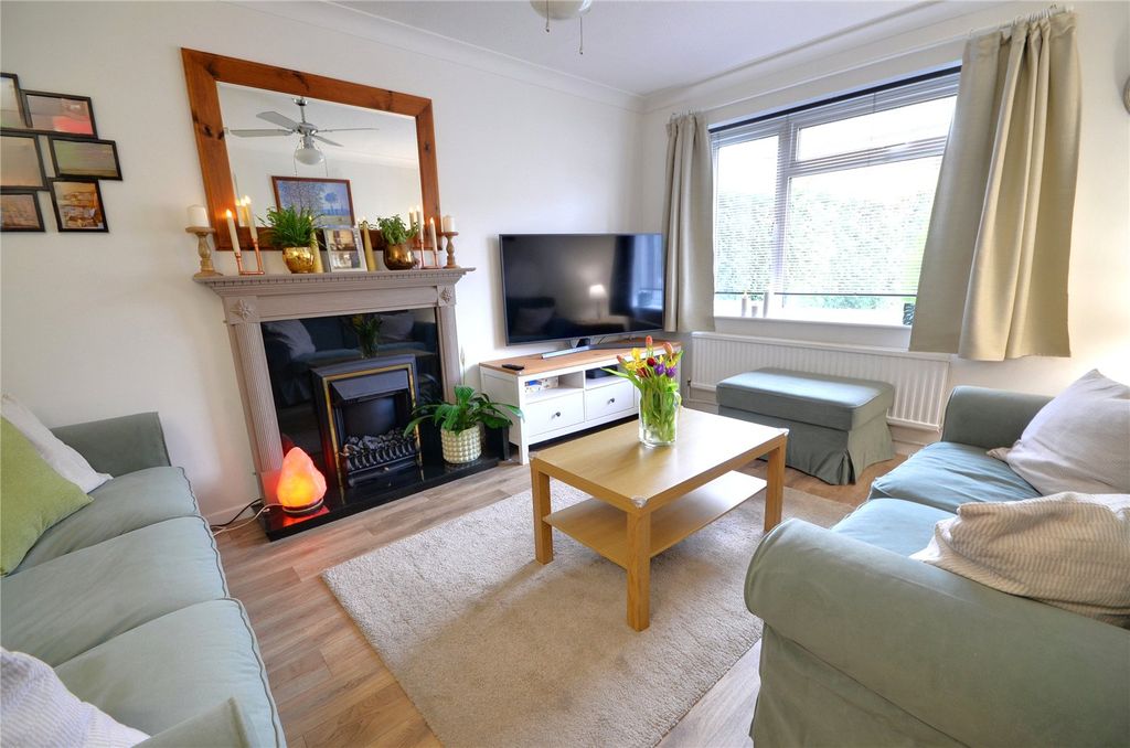 Property photo 2 of 25 Lounge