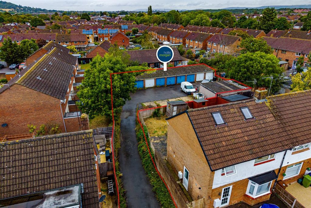 Property photo 3 of 14 Green Gardens Garage Site, Green Gardens Brockwort