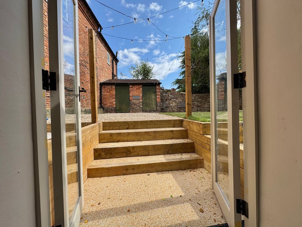 Property photo 1 of 43