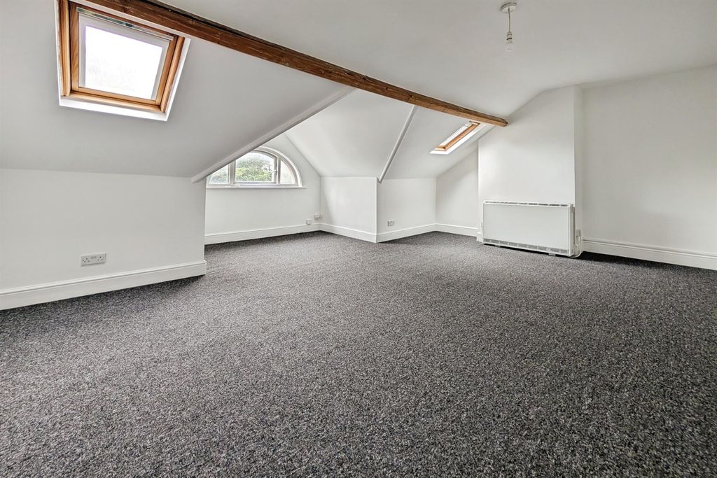 Property photo 3 of 9 (Main)