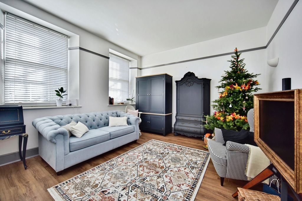 Property photo 1 of 18 Pbox-Img.Jpg