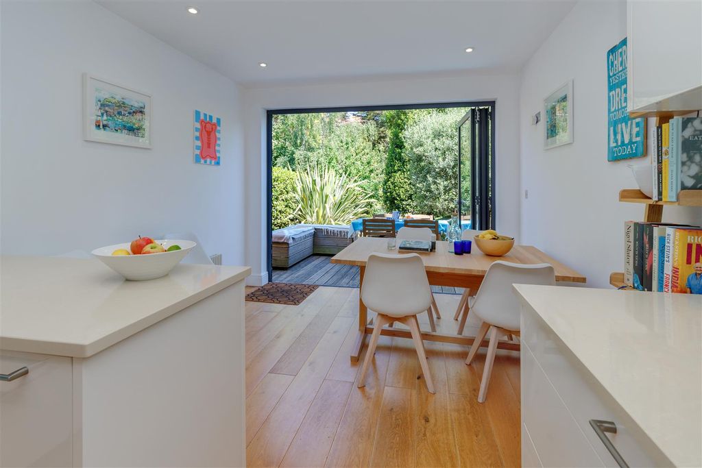Property photo 3 of 18