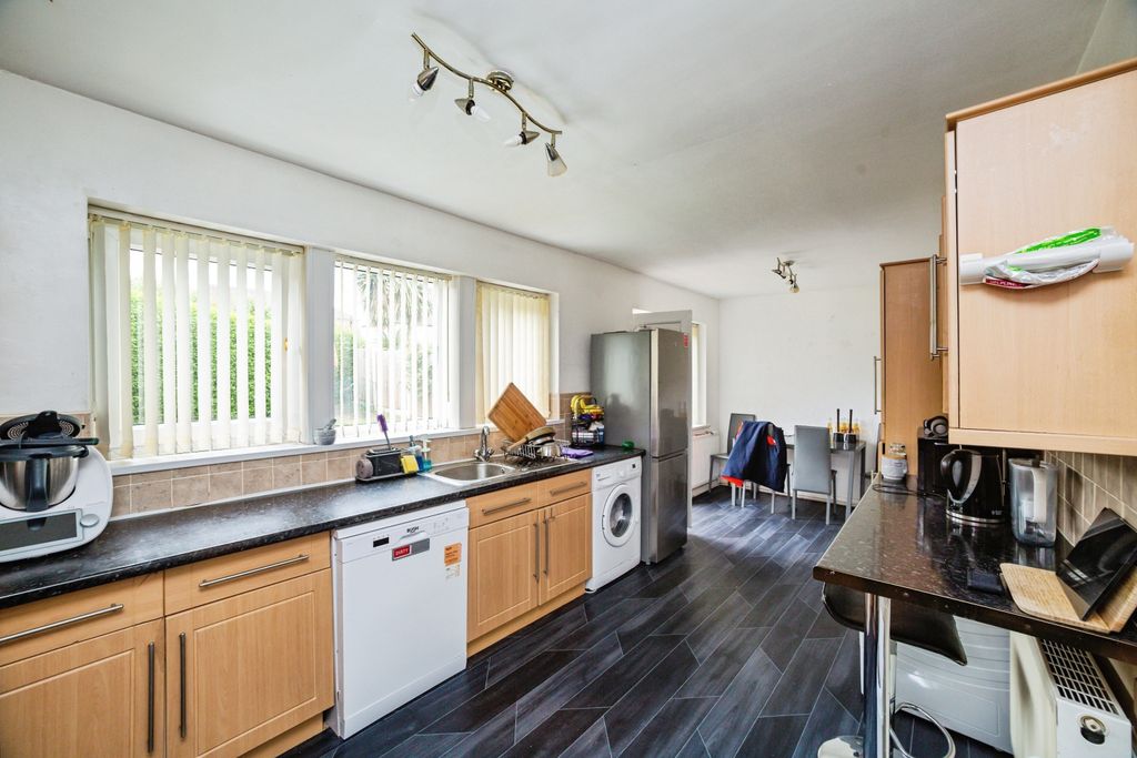 Property photo 2 of 15 Kitchen