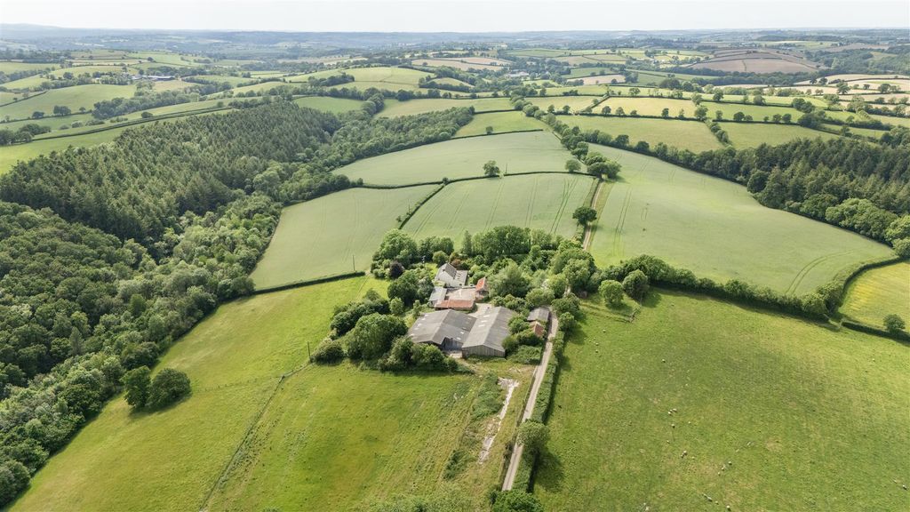 Property photo 2 of 29 Welland Down Farm