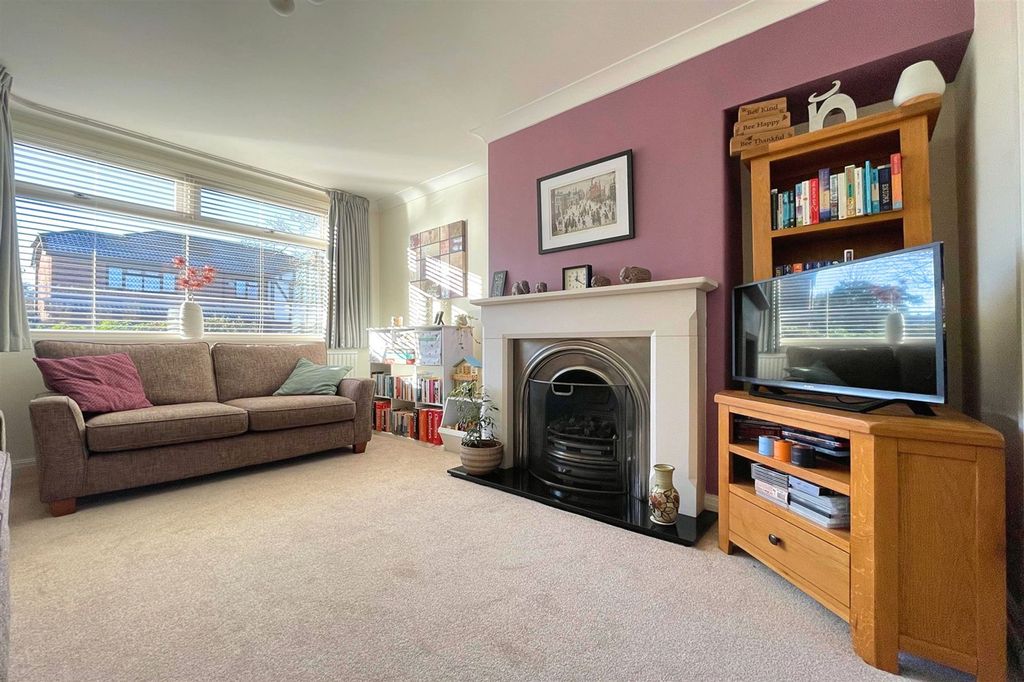 Property photo 2 of 25 Lounge