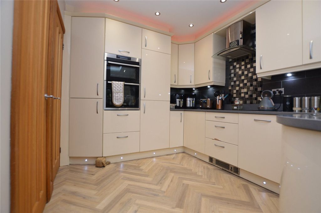 Property photo 3 of 23 Picture No. 19