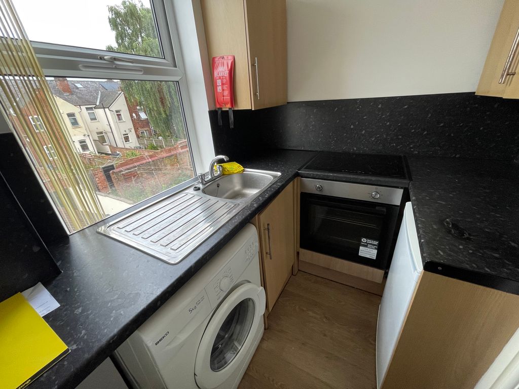 Property photo 3 of 5 Kitchen