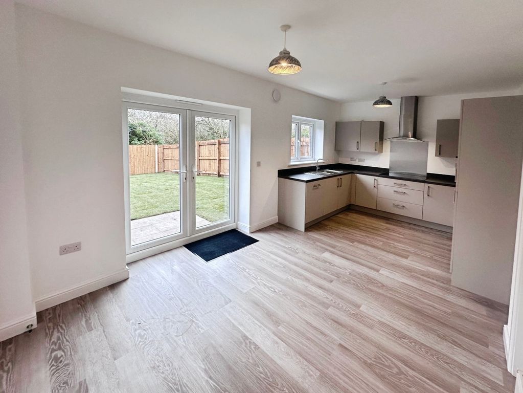 Property photo 2 of 15 Picture No. 11