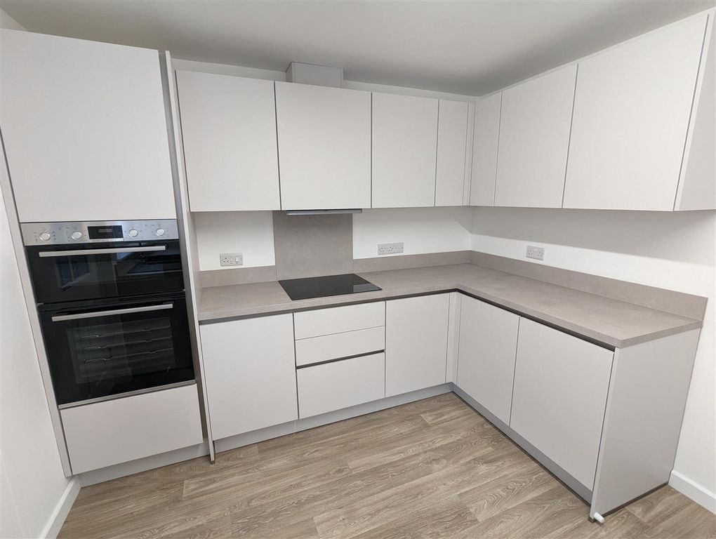Property photo 2 of 17 Kitchen