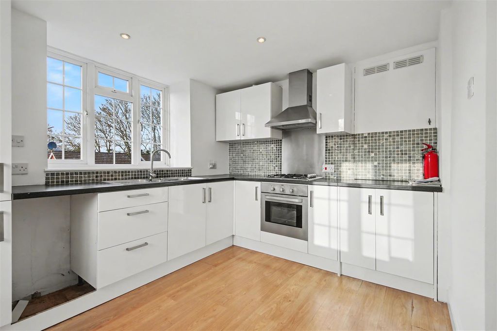 Property photo 2 of 8 Img_8529-Img_8533.Jpg