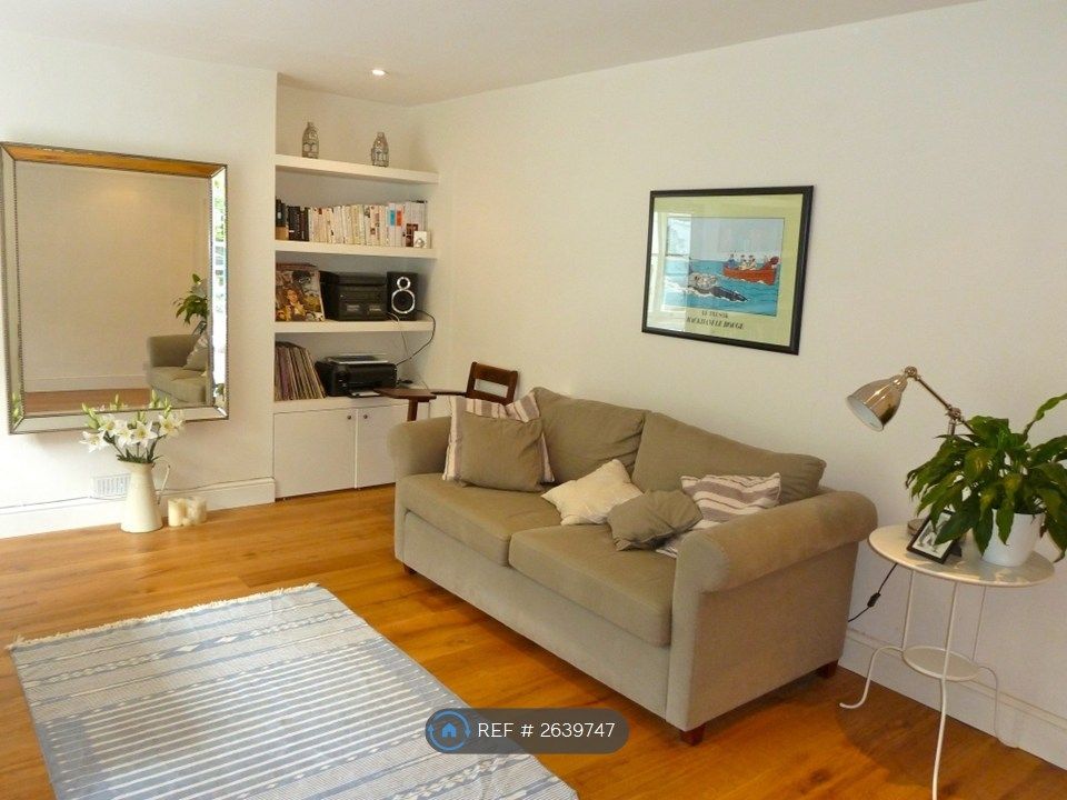 Property photo 2 of 8 Sitting Room