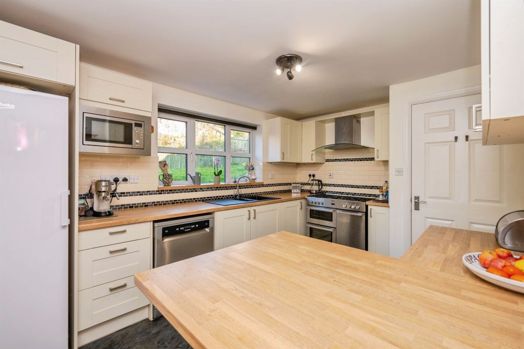 Property photo 2 of 27