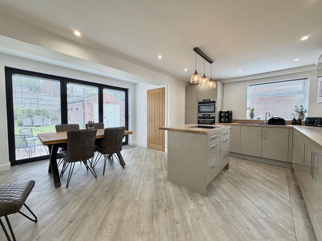 Property photo 2 of 19 Kitchen/Diner