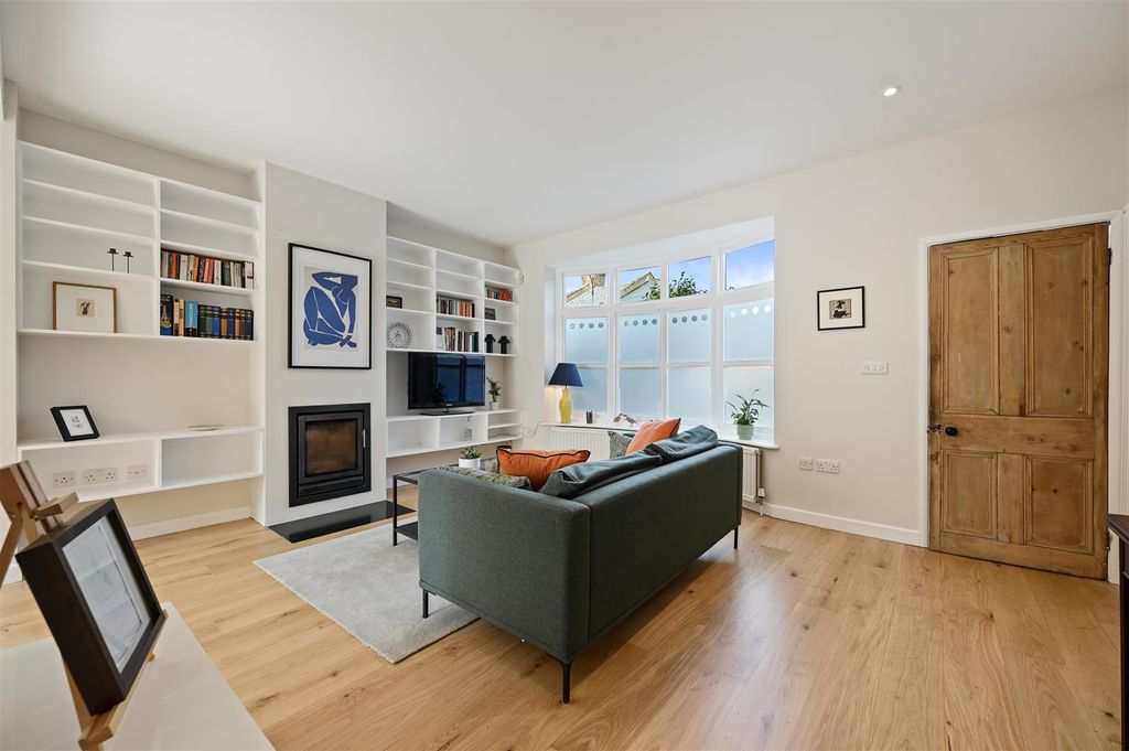 Property photo 2 of 15 Wellesley Avenue