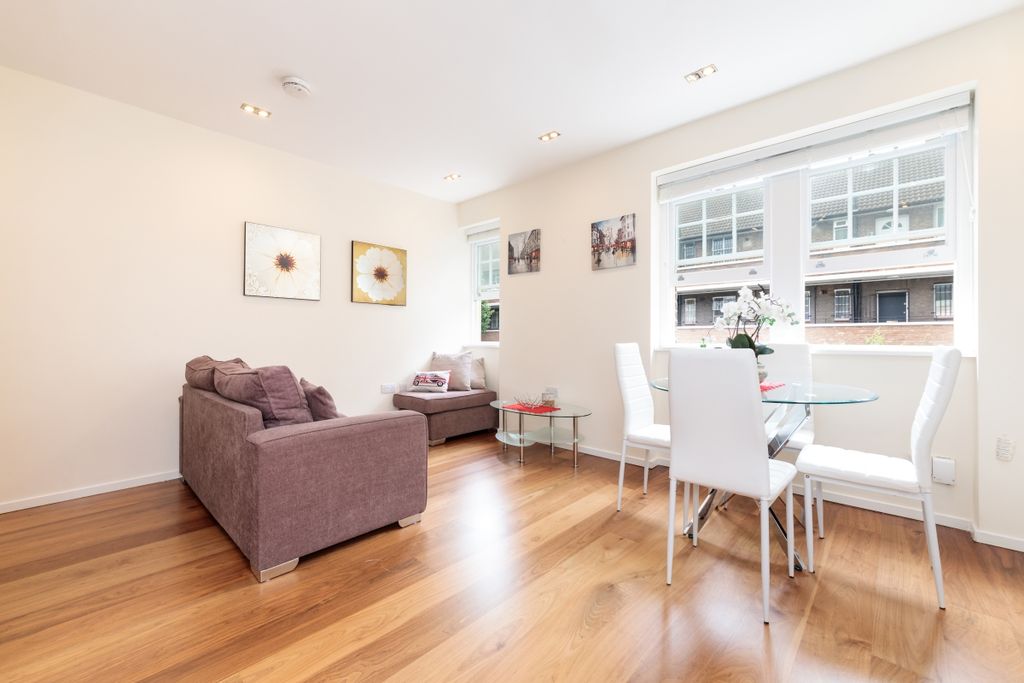 Property photo 2 of 9 Bevenden Street