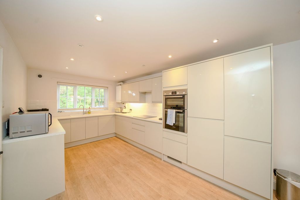 Property photo 2 of 30