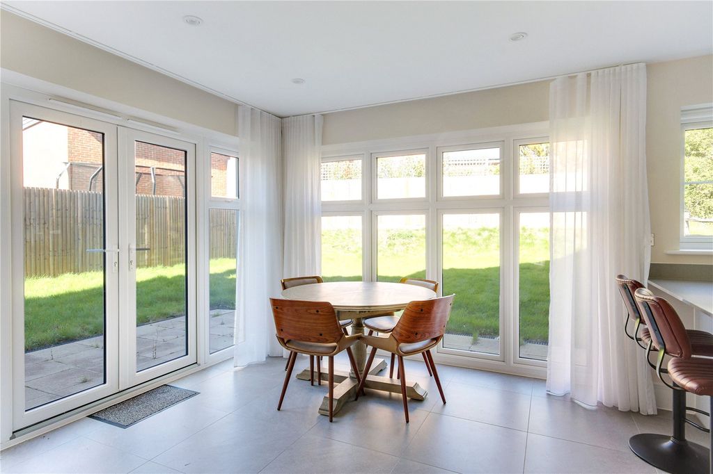 Property photo 3 of 22 Kitchen/Breakfast Rm