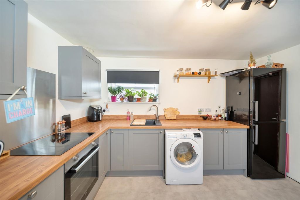 Property photo 1 of 7 Purplett Street-08.Jpg