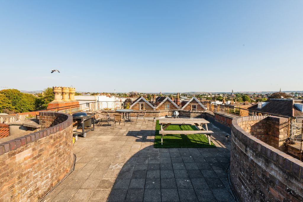 Property photo 3 of 13 Terrace