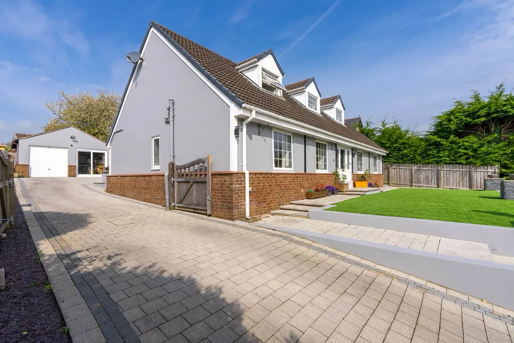 Property photo 2 of 33