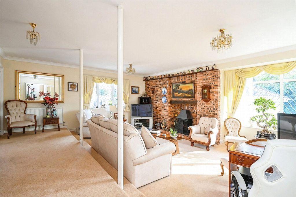 Property photo 2 of 27 Lounge