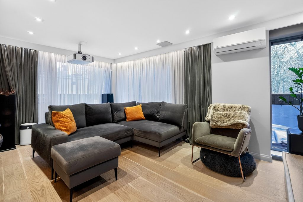 Property photo 3 of 26