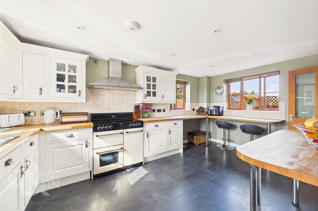 Property photo 3 of 33