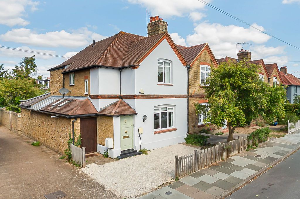 Property photo 2 of 35