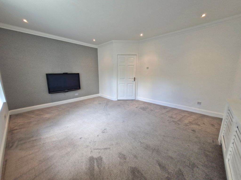 Property photo 2 of 10 Lounge
