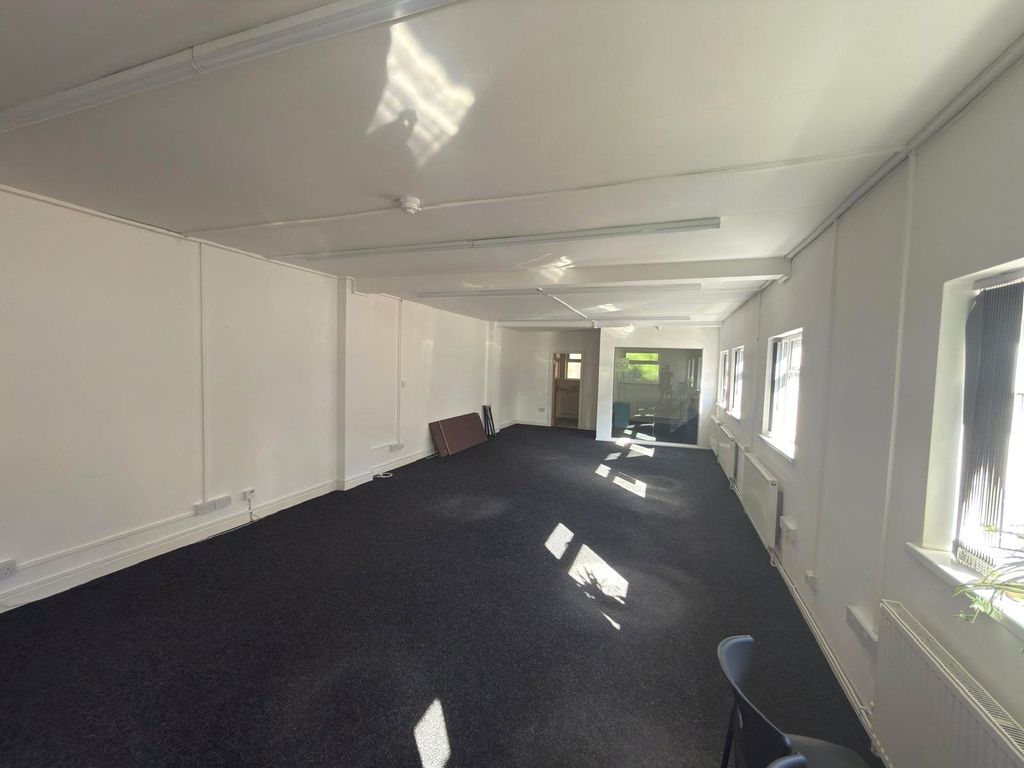 Property photo 3 of 5 Picture No. 02