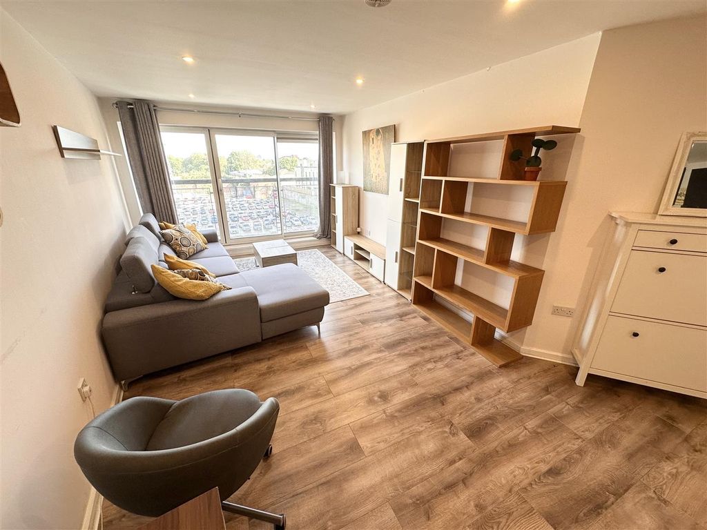 Property photo 2 of 17