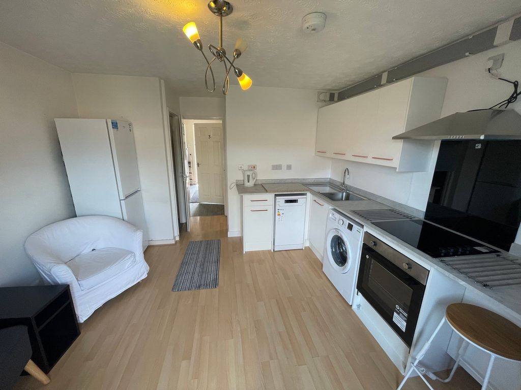 Property photo 1 of 8 A Modern And Tidy Kitchenette Equipped With Essent...