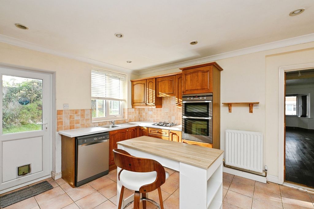 Property photo 2 of 17 Photo